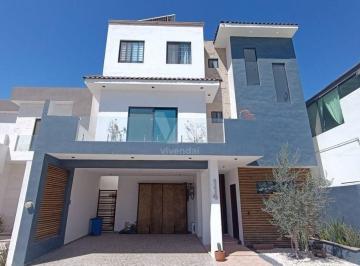 4d5384656da9070e40a55dd17bf92ec1b8fd255aaf11c76d86b41ed01f6884dd · Oportunidad, Casa de 3 Plantas en Residencial Torrealta