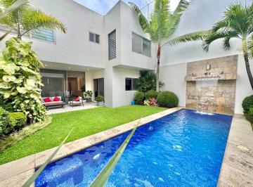 Casa de 5 habitaciones, Cuernavaca · Renta Moderna Casa en Fracc en Vista Hermosa