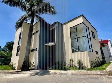 Casa de 3 habitaciones, Fortín · Casa en Venta Fraccionamiento Privado $4’050,000.
