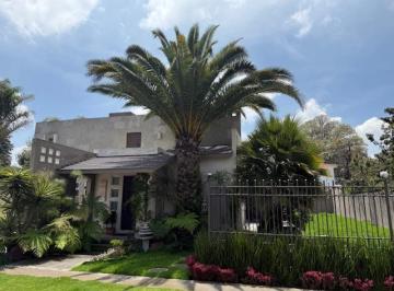 Casa · 343m² · 3 Recámaras · 5 Estacionamientos · Casa en Venta en Paseo de La Asunción, Metepec