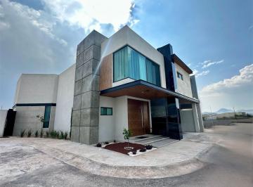Casa · 324m² · 5 Recámaras · 2 Estacionamientos · Casa en Venta en Hábita II