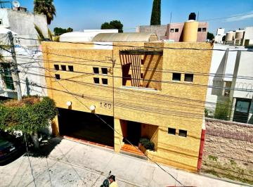 Casa · 392m² · 4 Recámaras · 5 Estacionamientos · Casa