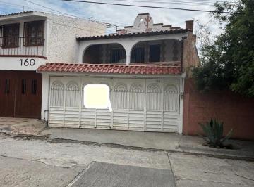 Casa · 219m² · 3 Recámaras · 2 Estacionamientos · Casa en Venta Céntrica Ubicacación