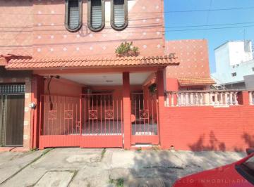 Casa · 265m² · 5 Recámaras · 2 Estacionamientos · Casa en Venta en Veracruz en Fraccionamiento Floresta en Av Principal a Una Cuadra del Soriana Hiper