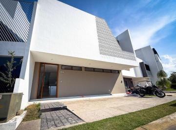 Casa · 249m² · 4 Recámaras · 3 Estacionamientos · Casa en Venta en Valle Imperial Coto Romano 2