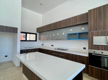 Casa · 325m² · 3 Recámaras · Casa en Monterra