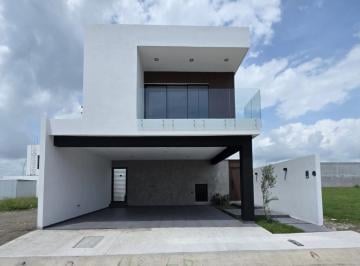 Casa · 4 Recámaras · 2 Estacionamientos · Casa en Venta en Punto Lomas