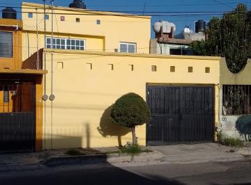 Casa · 119m² · 3 Recámaras · 2 Estacionamientos · Gran Lago del Oso, Col. Ocho Cedros