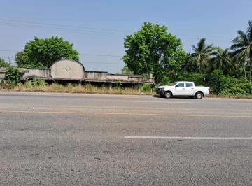 Casa · 100m² · 2 Recámaras · Excelente Propiedad Para Restaurar a Pie de Autopista, Apta Para Negocio!