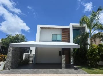 Casa · 450m² · 3 Recámaras · 2 Estacionamientos · Casa en Venta, 3 Recamaras con Baño, Alberca, Jardin, en Lagos del Sol, Cancun, Quintana Roo.