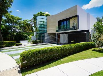 Casa de 5 habitaciones, Zapopan · Casa en Venta en Valle Real