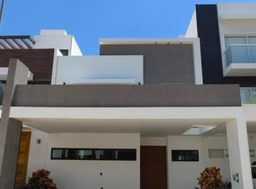 Casa · 250m² · 3 Recámaras · 2 Estacionamientos · Casa en Venta, 3 Recamaras, Terraza, Alberca, Aqua By Cumbres Av Huayacán, Cancún