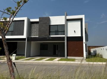 Casa · 235m² · 3 Recámaras · 2 Estacionamientos · Casa en Venta en Punta Tiburon