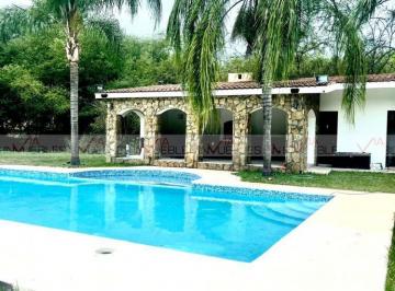 Rancho · 135m² · 6 Estacionamientos · Rancho en Venta en Santiago