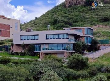 Casa · 900m² · 6 Recámaras · 4 Estacionamientos · Casa Amueblada en Venta Fracc. Las Agaves Durango
