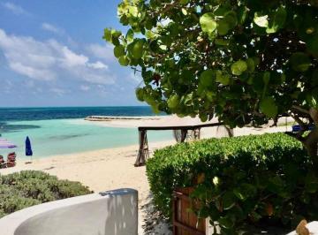 Casa · 320m² · 3 Recámaras · 2 Estacionamientos · Venta Casa en La Playa Cancún. 3 Recámaras - 2 Baños