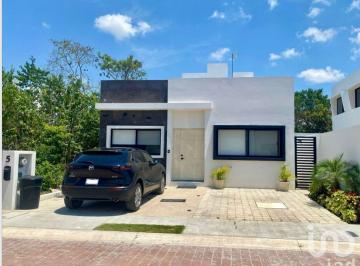 Casa · 180m² · 2 Recámaras · 2 Estacionamientos · Venta Linda Casa en Rio Residencial en Venta, Quintana Roo