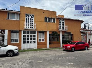 Casa de 3 habitaciones, Morelia · C108 Casa en Venta a Espaldas del Hotel Torremolinos con 2 Locales en Morelia Mich