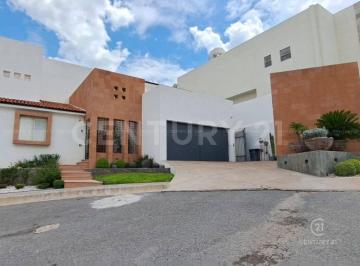 Casa · 517m² · 3 Recámaras · 4 Estacionamientos · Casa en Venta en Fraccionamiento Rincon de Las Lomas en Chihuahua, Chih.