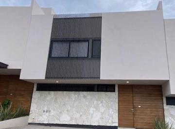 Casa · 210m² · 4 Recámaras · 2 Estacionamientos · Casa en Renta Privanza Habitat