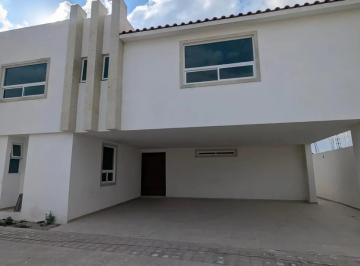 Casa · 400m² · 4 Recámaras · 3 Estacionamientos · Venta de Casa Nueva en Metepec Cerca del Instituto Indigo