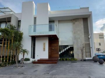 Casa en Venta de 4 habitaciones Zona Plateada · Casa 260 m² con 4 Recámaras en Venta, Pachuca
