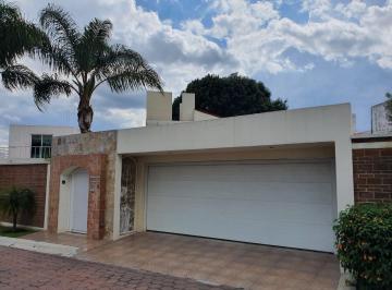 Casa · 354m² · 4 Recámaras · 4 Estacionamientos · Casa en Venta de Una Planta, San Pedro Cholula Pue