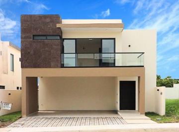 Casa · 212m² · 3 Recámaras · 2 Estacionamientos · Casa con Jardín en Venta en Punta Tiburón