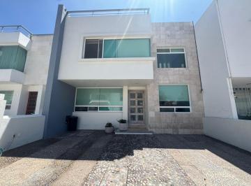 Casa · 3 Recámaras · 2 Estacionamientos · Casa en Zona Este Milenio III
