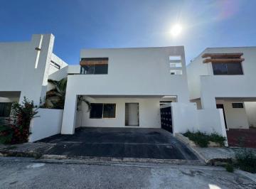 Casa de 3 habitaciones, Campeche · En Venta Casa de 3 Recamaras en Zona Privada Residencial Ubicada en Samula