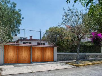 Casa de 4 habitaciones, Naucalpan de Juárez · Casa en Venta en Ciudad Satélite: Amplia y con Gran Potencial