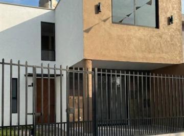Casa · 136m² · 3 Recámaras · 2 Estacionamientos · Venta de Casa 8 en Cafetal de Las Cumbres en Coatepec