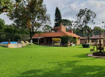 Casa de 6 habitaciones, Valle de Bravo · Casa en Renta en Avandaro