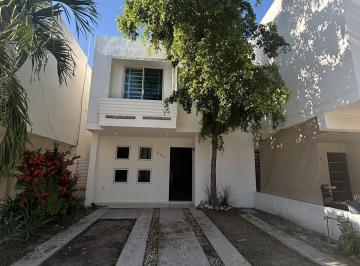 Casa · 110m² · 2 Recámaras · 2 Estacionamientos · Casa en Las Américas