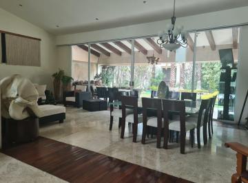 Sala-comedor con terraza y vista al jardín · Casa con Alberca en Venta en San Martinito, Zona Angelópolis