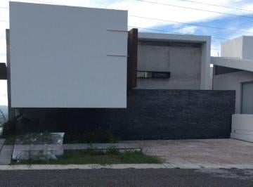 Casa en condominio de 2 habitaciones, Corregidora · Casa en Renta en Colinas del Bosque III