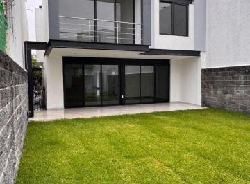 Casa · 270m² · 4 Recámaras · 2 Estacionamientos · Recamara en Planta Baja con Vestidor