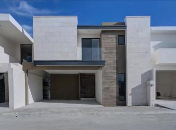Casa · 270m² · 4 Recámaras · 2 Estacionamientos · Renta de Casa en Saltillo Coahuila Norte