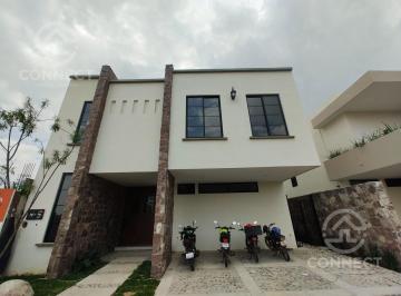 Casa · 379m² · 3 Recámaras · 2 Estacionamientos · Casa Nueva en Venta Lomas del Molino V Leon Gto