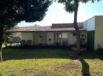 Casa · 200m² · 4 Recámaras · 2 Estacionamientos · Casa en Jiutepec