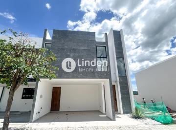 Casa · 229m² · 3 Recámaras · 2 Estacionamientos · Casa en Venta en Parque México, Lomas de Angelópolis.