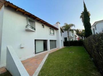 Casa · 307m² · 3 Recámaras · 2 Estacionamientos · Venta Preciosa Casa Dentro de La Vista Country Club Puebla