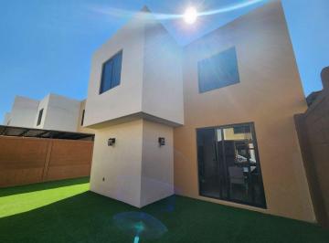 Casa de 3 habitaciones, Corregidora · Casa en Venta en Puerta Real, Corregidora - ¡La Mejor Ubicación!