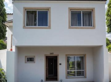 Casa de 3 habitaciones, Corregidora · Casa en Venta en Pueblito Colonial, Hermosa! 3 Recámaras, 2.5 Baños, 2 Autos