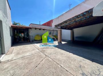 Casa · 300m² · 4 Recámaras · 4 Estacionamientos · Casa - Fraccionamiento Jurica