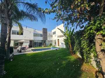 Casa · 499m² · 5 Recámaras · 3 Estacionamientos · Venta Casa Dentro de Parque Nilo en Lomas de Angelopolis