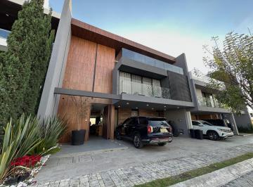 Casa · 660m² · 5 Recámaras · Casa en Fraccionamiento Lomas de Angelópolis Parque Potosi