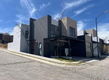 Casa · 180m² · 3 Recámaras · 2 Estacionamientos · Casa en Esquina en Conjunto Habitacional Campestre Haras del Bosque Puebla