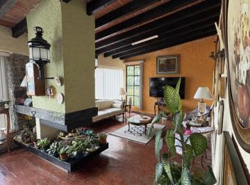 Casa · 794m² · 6 Recámaras · 3 Estacionamientos · Casa en Venta en Santa María Ahuacatitlán