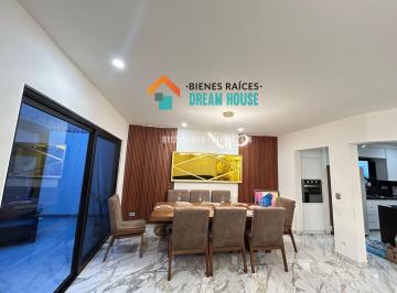 Casa · 320m² · 3 Recámaras · 2 Estacionamientos · Casa de 3 Niveles en Cumbres Elite